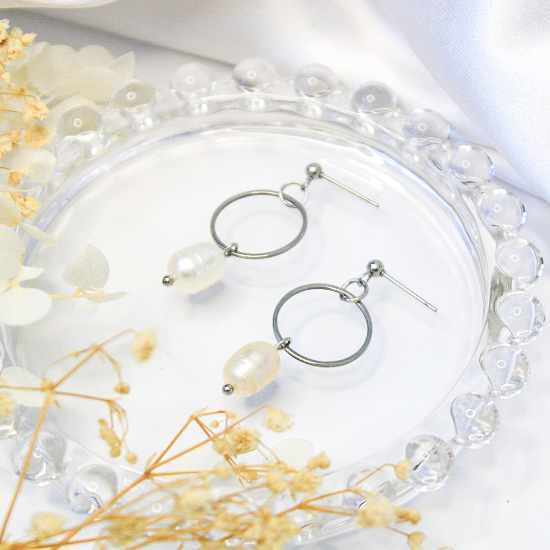 Silver Circle & Pearl Earrings