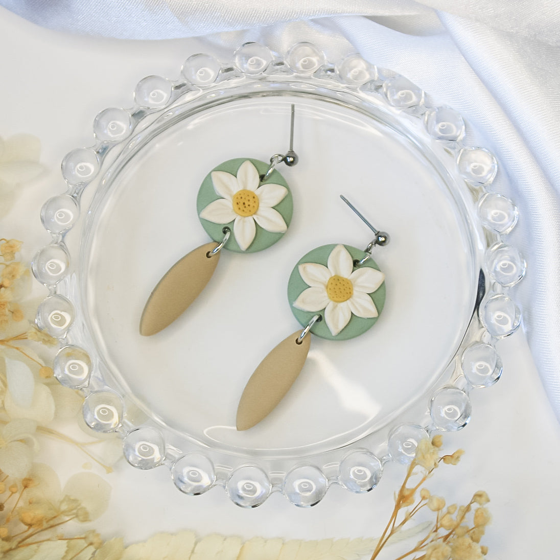 Polymer clay daisy earrings – handmade floral jewelry