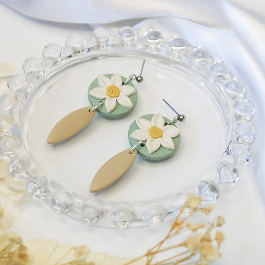 Whimsical daisy earrings – artisan crafted in New Zealand