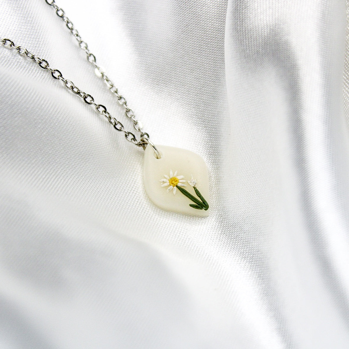 Silver raven daisy birth flower necklace — April pendant