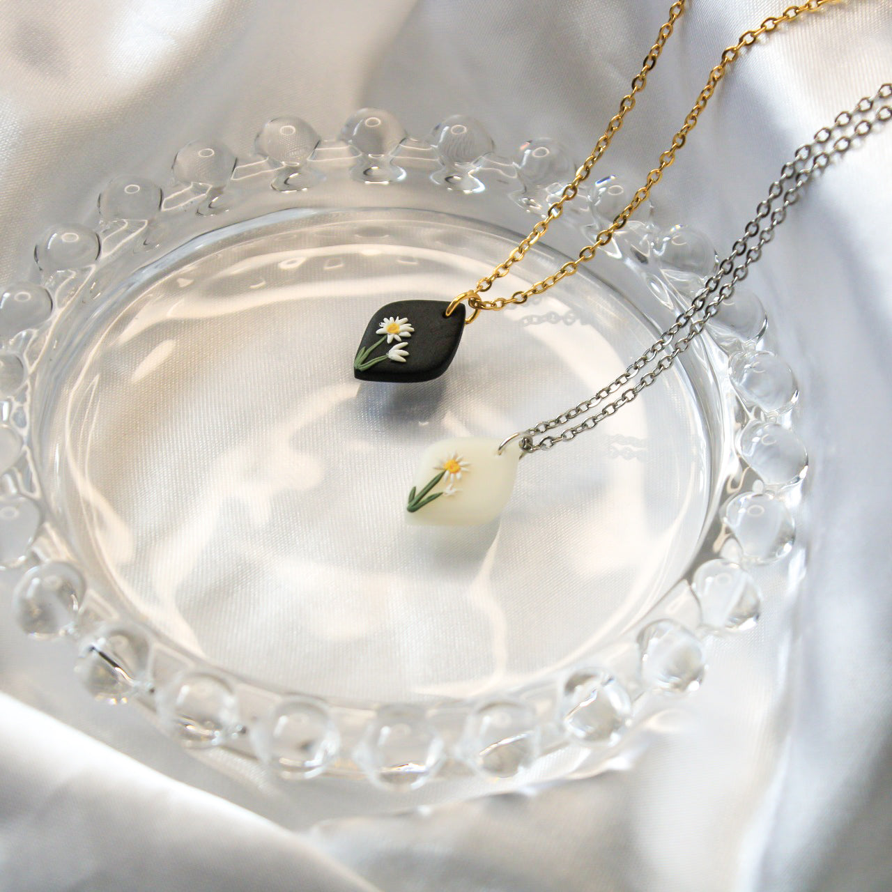 Daisy birth flower necklace — handmade in NZ by Arias Design Co